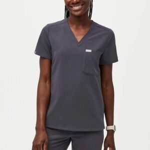 Figs Catarina One Pocket Scrub Top Charcoal Gray V-Neck Short Sleeve Medium